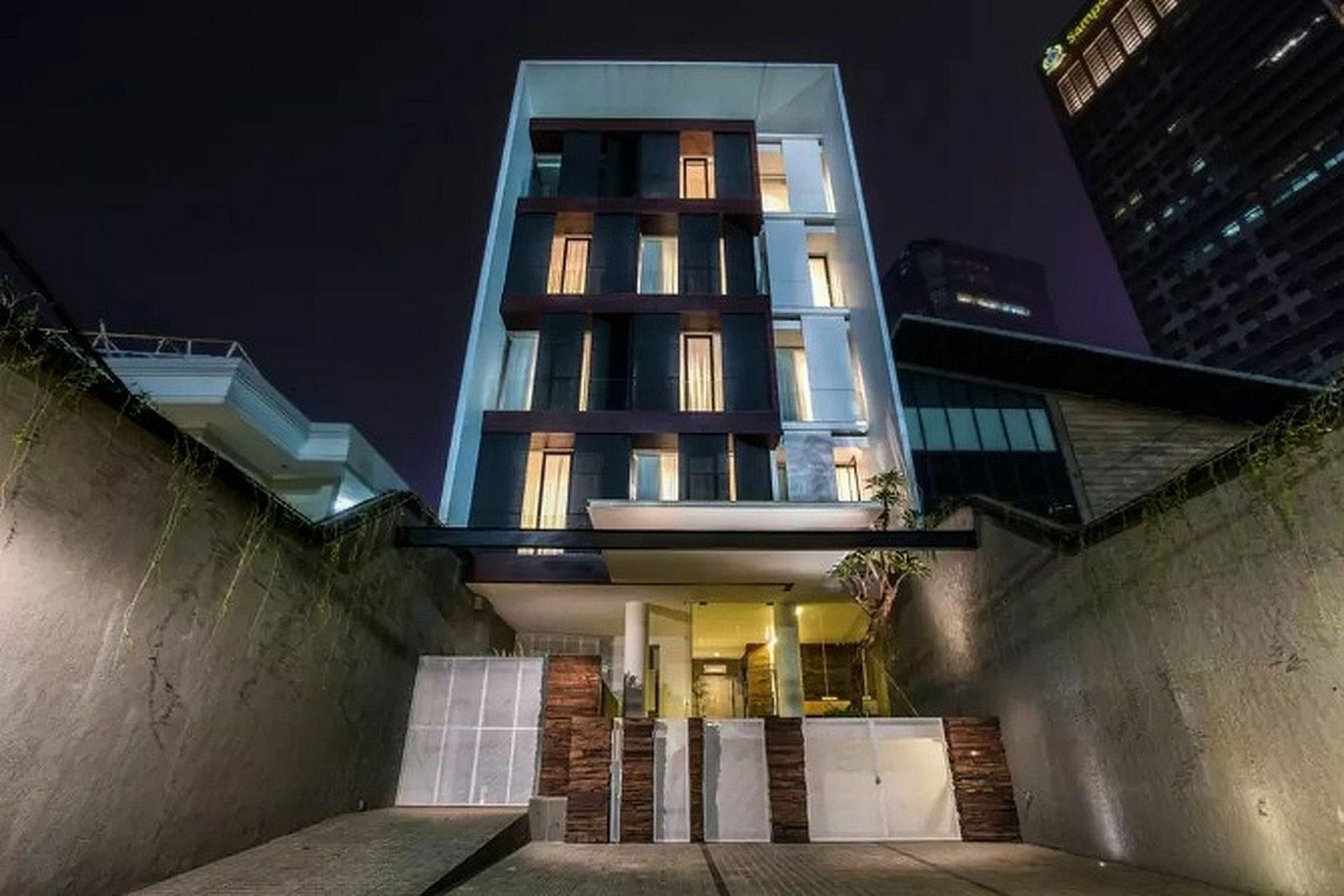 Zen Premium Sampoerna Strategic Square Hotel Jakarta Exterior photo