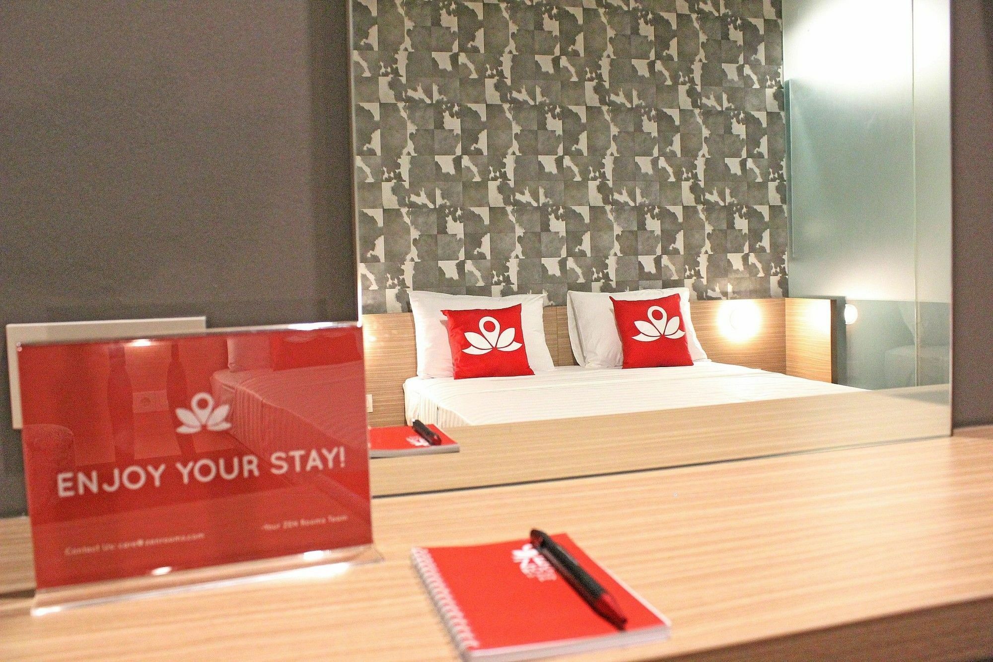 Zen Premium Sampoerna Strategic Square Hotel Jakarta Exterior photo