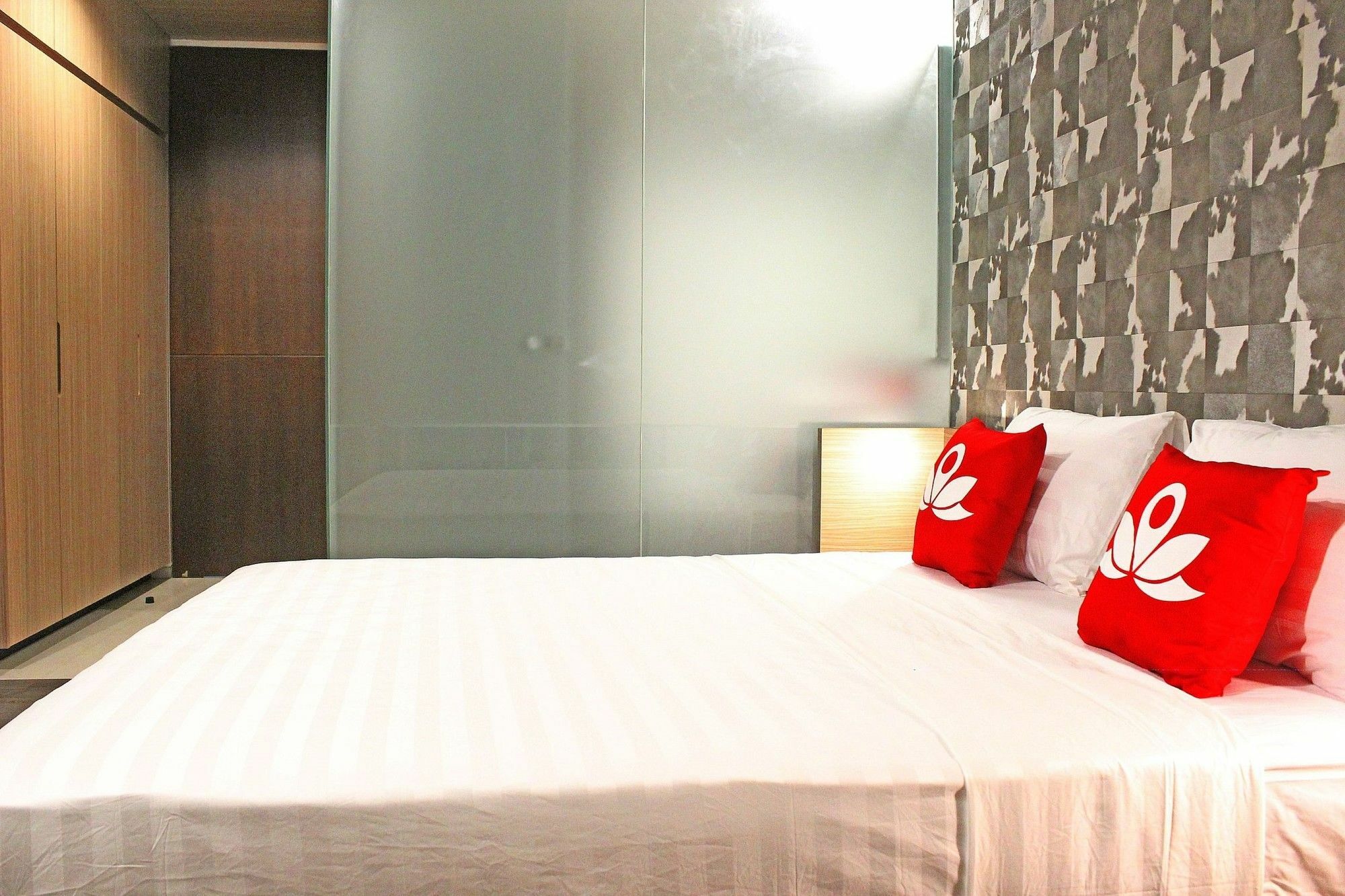 Zen Premium Sampoerna Strategic Square Hotel Jakarta Exterior photo