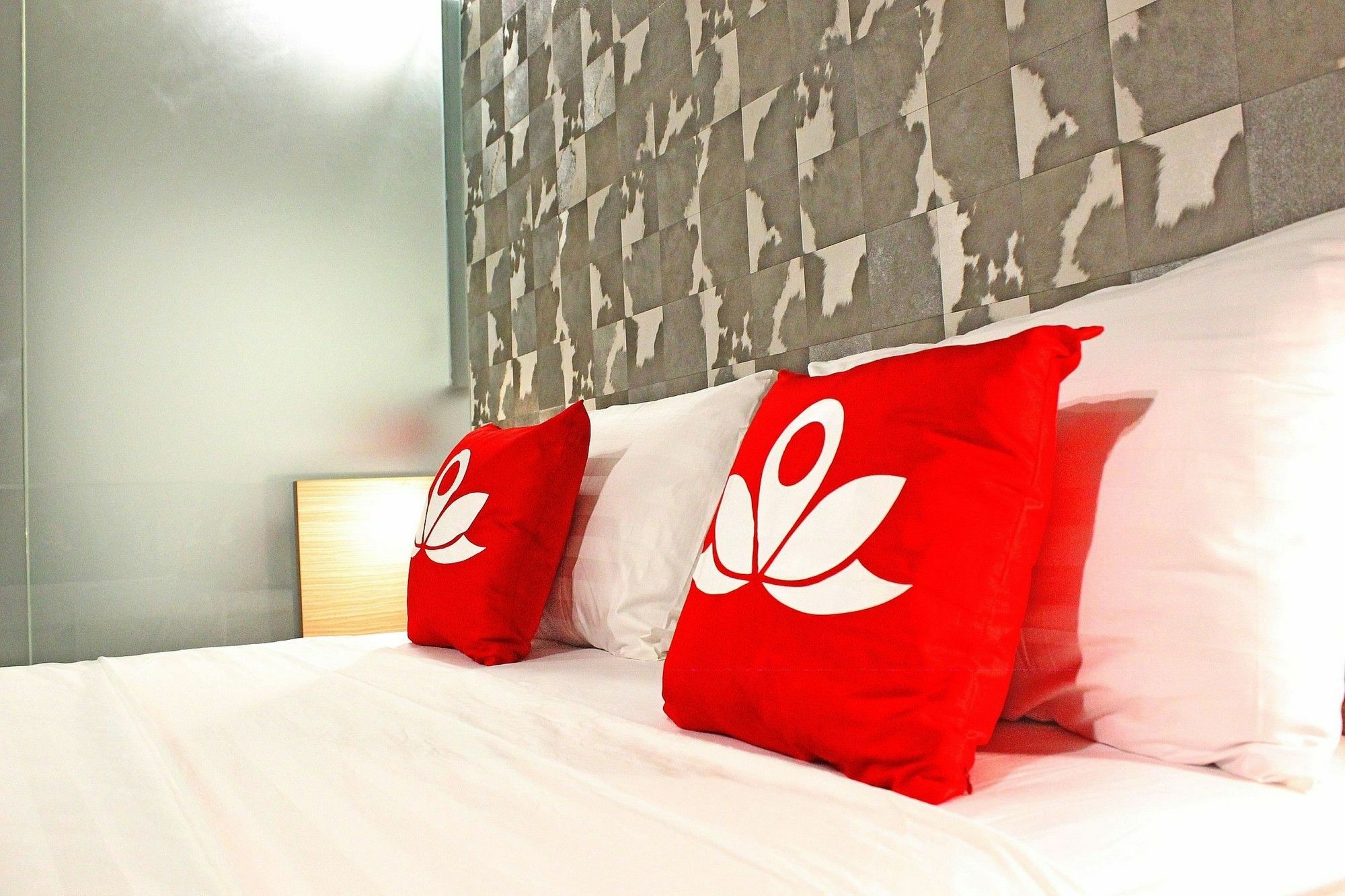 Zen Premium Sampoerna Strategic Square Hotel Jakarta Exterior photo